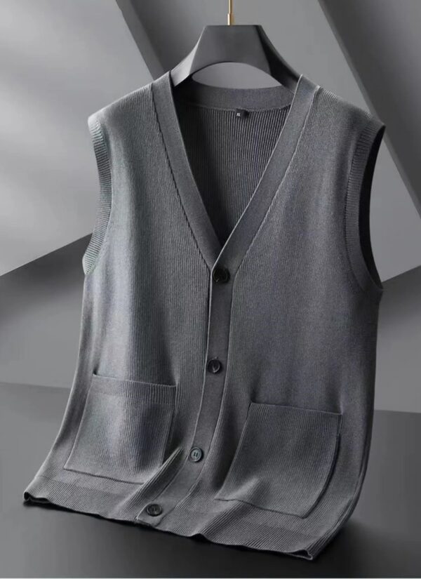 S1101b66883df48b39cdb4936bfaa7497L.jpg Large knitted sweater, men's new cardigan vest, autumn and winter large loose fat sweater.
