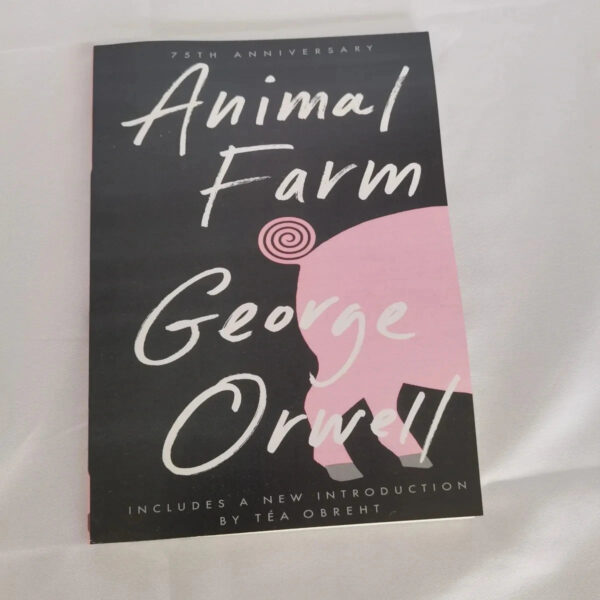 S1715d53a5c4649f7bf6dcdae346c81a8k.jpg Animal farm George Orwell 1984, Teen English in books story, novels 9780451526342