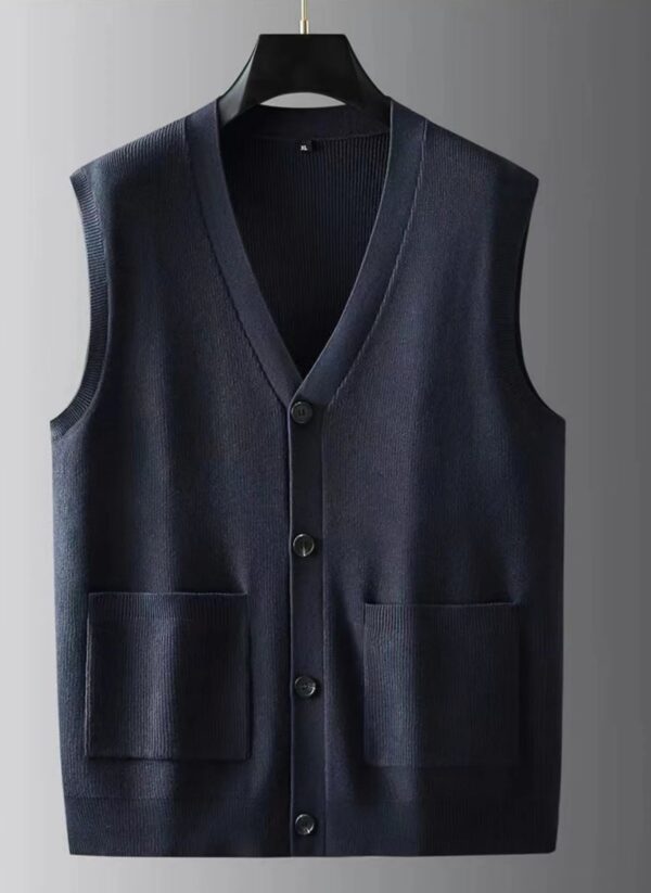 S1ad6a84b6b4845f89d2fa4ed74eee93aO.jpg Large knitted sweater, men's new cardigan vest, autumn and winter large loose fat sweater.