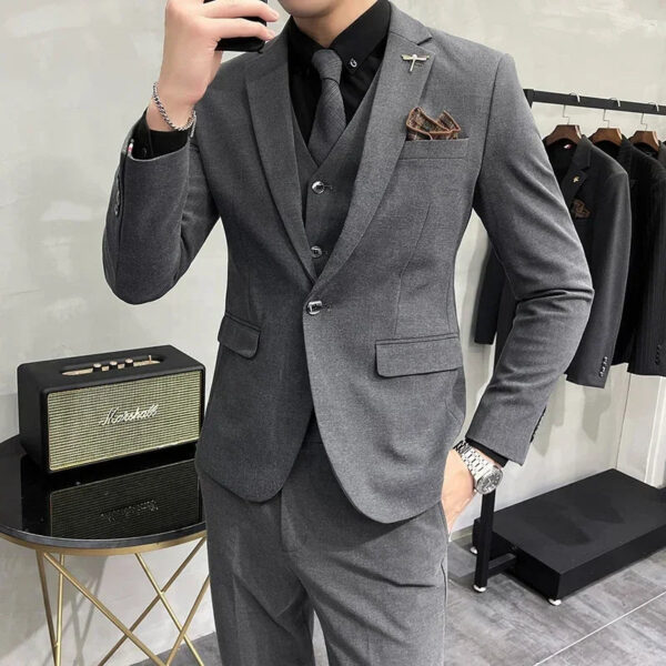 S72e85f06ffb348759e1d3a74d449329bf.jpg ( Jacket + Vest + Pants ) High-end Brand Boutique Fashion Solid Color Mens Casual Business Suit 3Piece Set Groom Wedding Dress