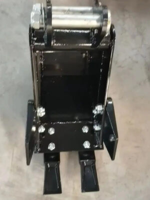 S8f2bab323bf9401388b0ed7c4d7b2e0eL.jpg Excavator accessories include toothed bucket and mechanical quick change