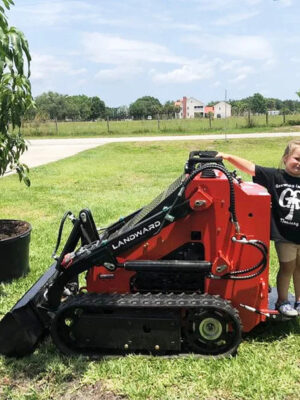 Sefe1391d22ae43578729ff8a5266554dE.jpg Europe Agriculture Mini Loader With Attachments ST480 Skid Steer Loader 900kg Farm Mini Skid Steer Loader EPA Price Customized
