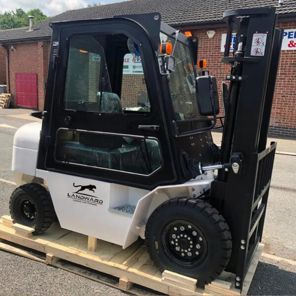 EPA Agricultural High Quality 4WD Diesel Forklift 3 Ton High Power All-In-One Counterbalance Forklift Euro 5 Engine Customized