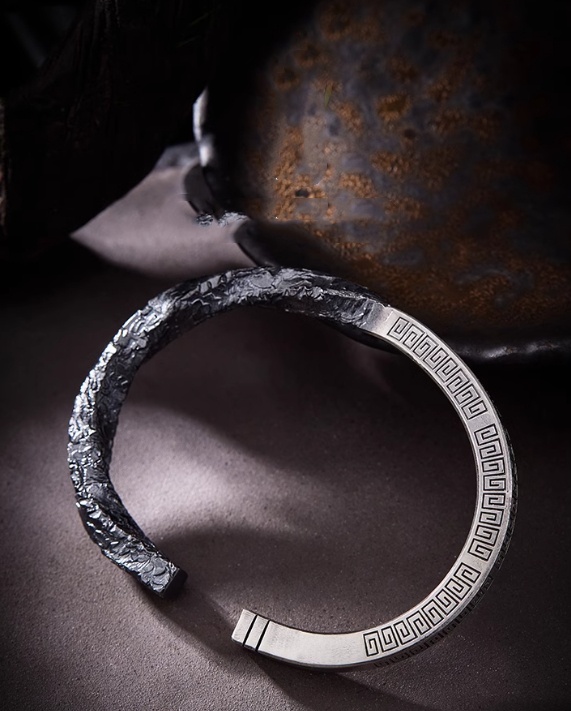 Bracelet Men's 99 Foot Silver Mobius Ring with Loop Pattern