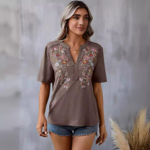 Fashion Flowers Embroidery Short Sleeve T-shirt Summer Stitching Fashion Flowers Embroidery Short Sleeve T-shirt Summer Stitching