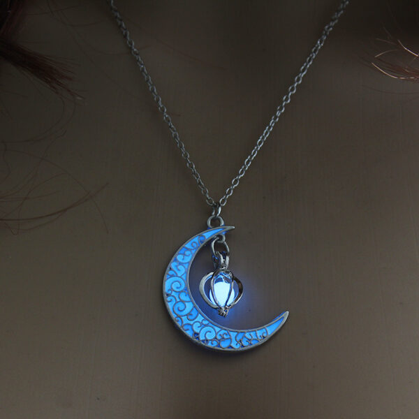 Glowing Pendant Necklaces Silver Plated Chain Necklaces Glowing Pendant Necklaces Silver Plated Chain Necklaces