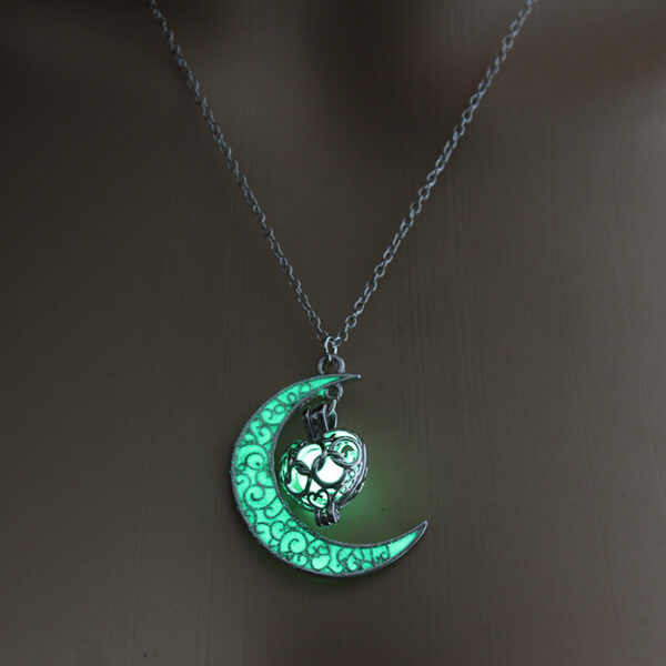Glowing Pendant Necklaces Silver Plated Chain Necklaces Glowing Pendant Necklaces Silver Plated Chain Necklaces