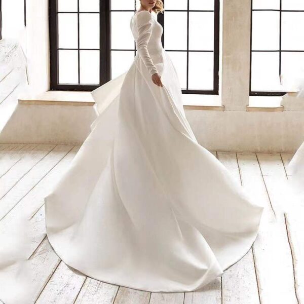 Ladies Style White Dress Satin Surface Was Thin and High French Ladies Style White Dress Satin Surface Was Thin and High French