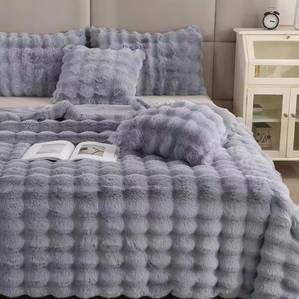 Polyester Carpet Rabbit Bubble Velvet Thickened Nap Blanket Quilt Polyester Carpet Rabbit Bubble Velvet Thickened Nap Blanket Quilt