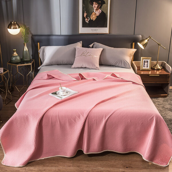 Single and Double Ice Silk Summer Quilt Washable Thin Quilt Single and Double Ice Silk Summer Quilt Washable Thin Quilt