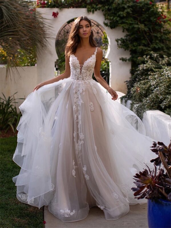 Slim and Deep V Suspender Light Wedding Dress Slim and Deep V Suspender Light Wedding Dress