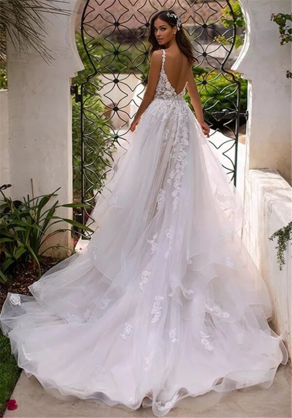 Slim and Deep V Suspender Light Wedding Dress Slim and Deep V Suspender Light Wedding Dress