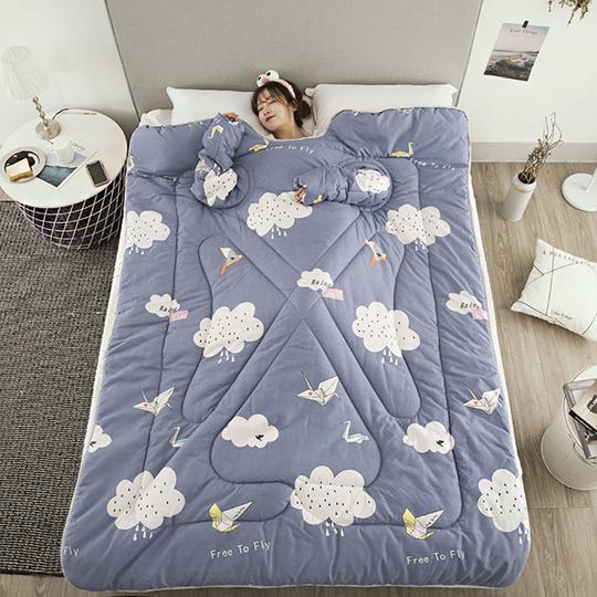 Winter Lazy Quilt with Sleeves Winter Lazy Quilt with Sleeves