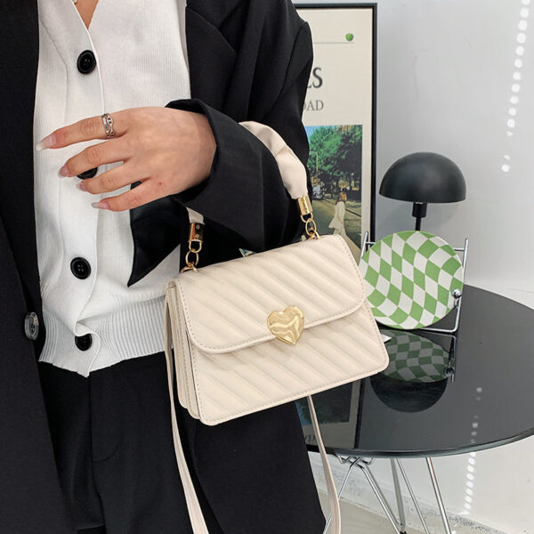Women Handbags Fashion Chain Shoulder Bags with Love Metal Design