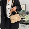 Women Handbags Fashion Chain Shoulder Bags with Love Metal Design