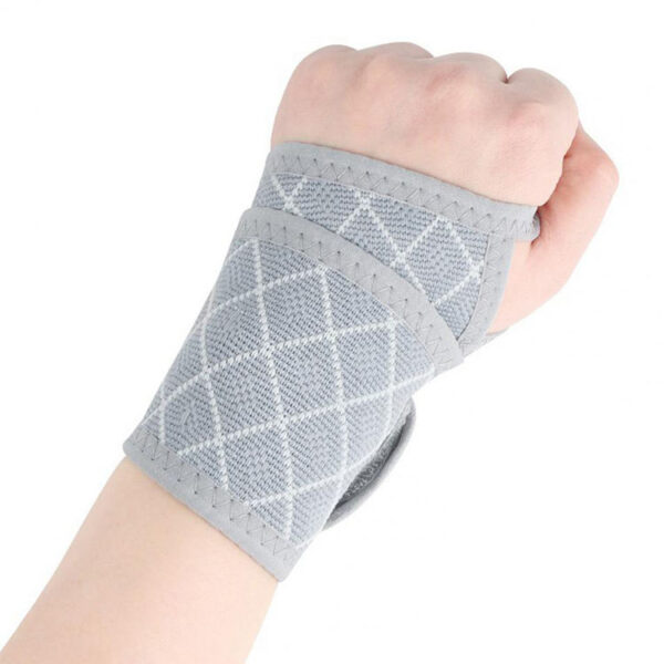 Wrist Brace Carpal Tunnel for Men and Women Fit Lightweight Adjustable